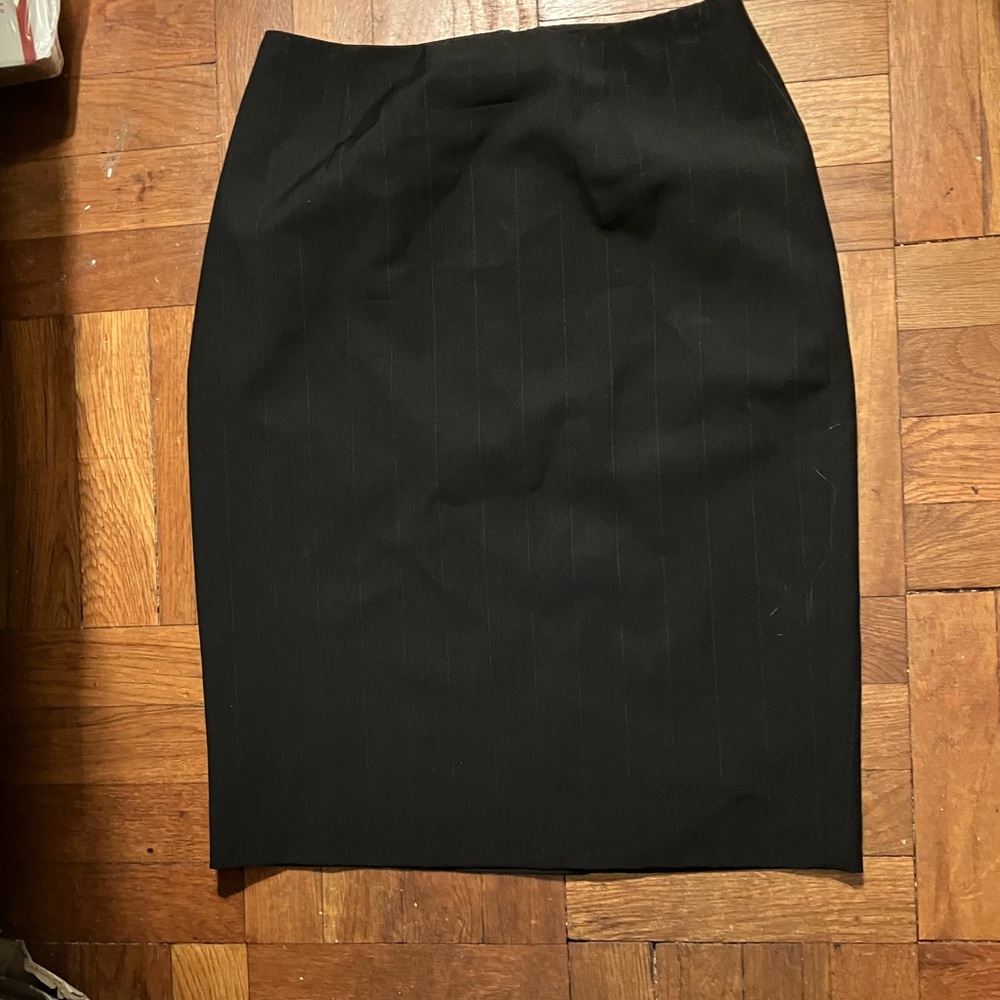 Ann Taylor wool knee length pencil skirt size 2❤️🌺